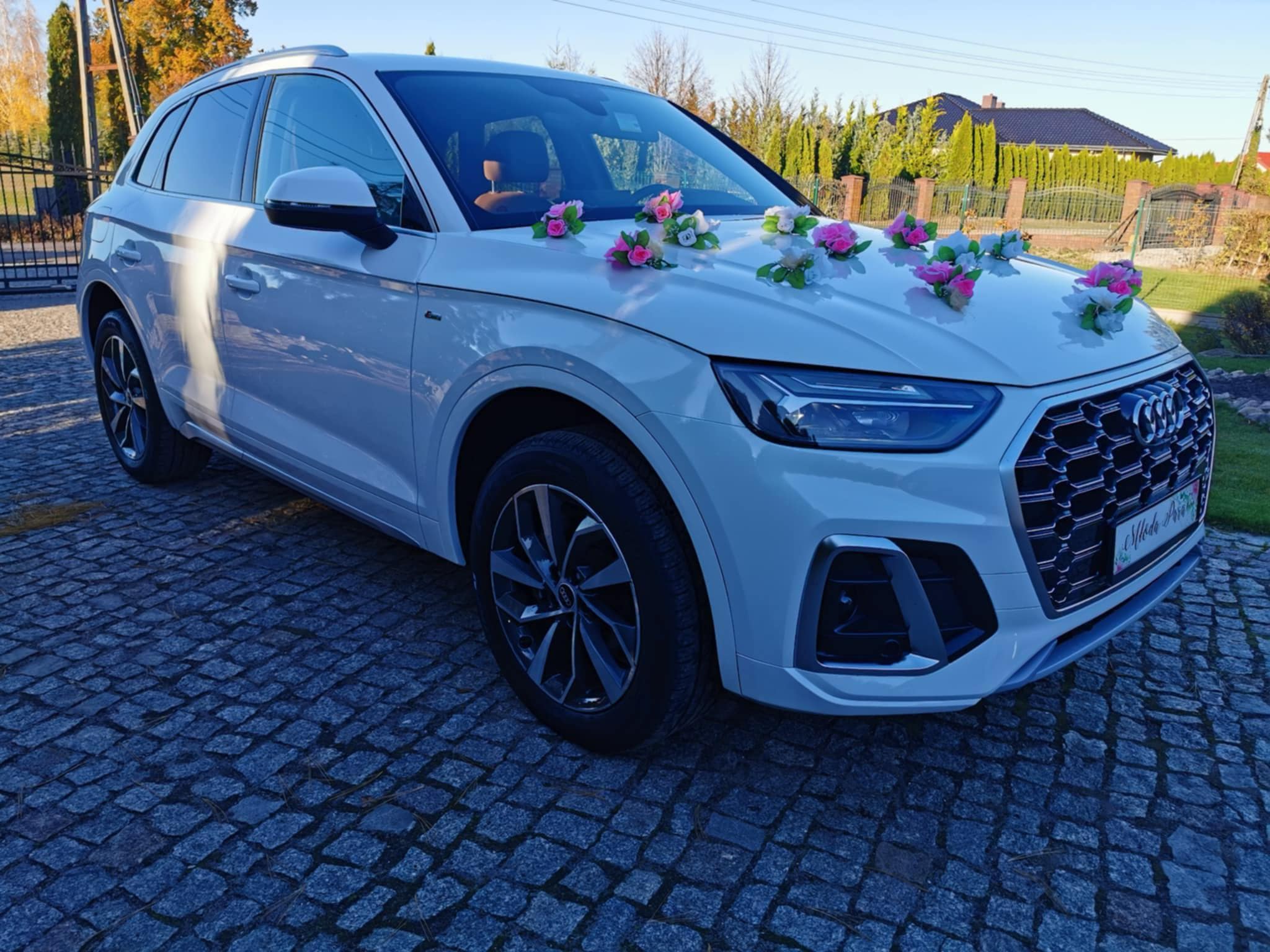 Białe Audi Q5 S-line