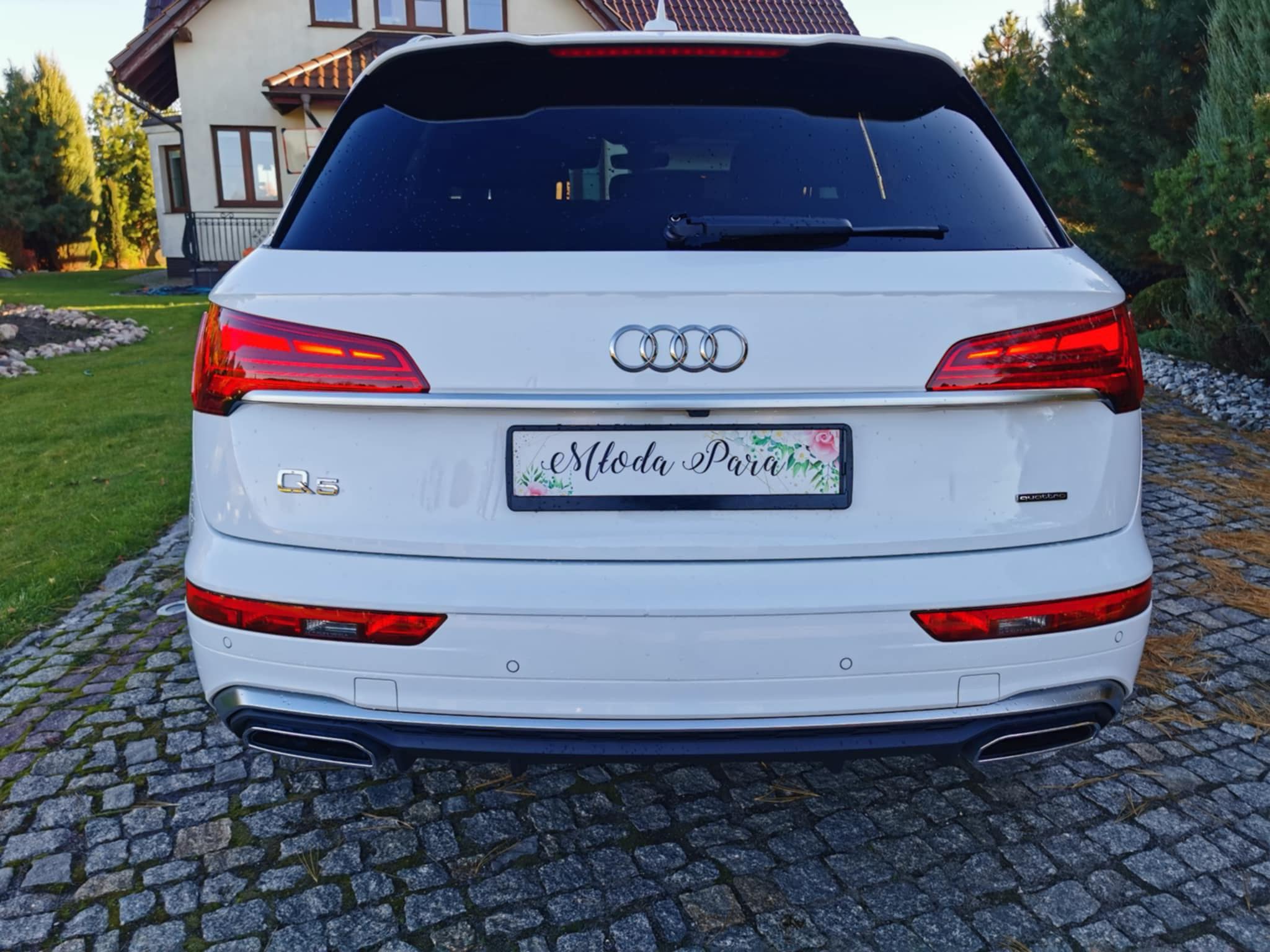 Białe Audi Q5 S-line
