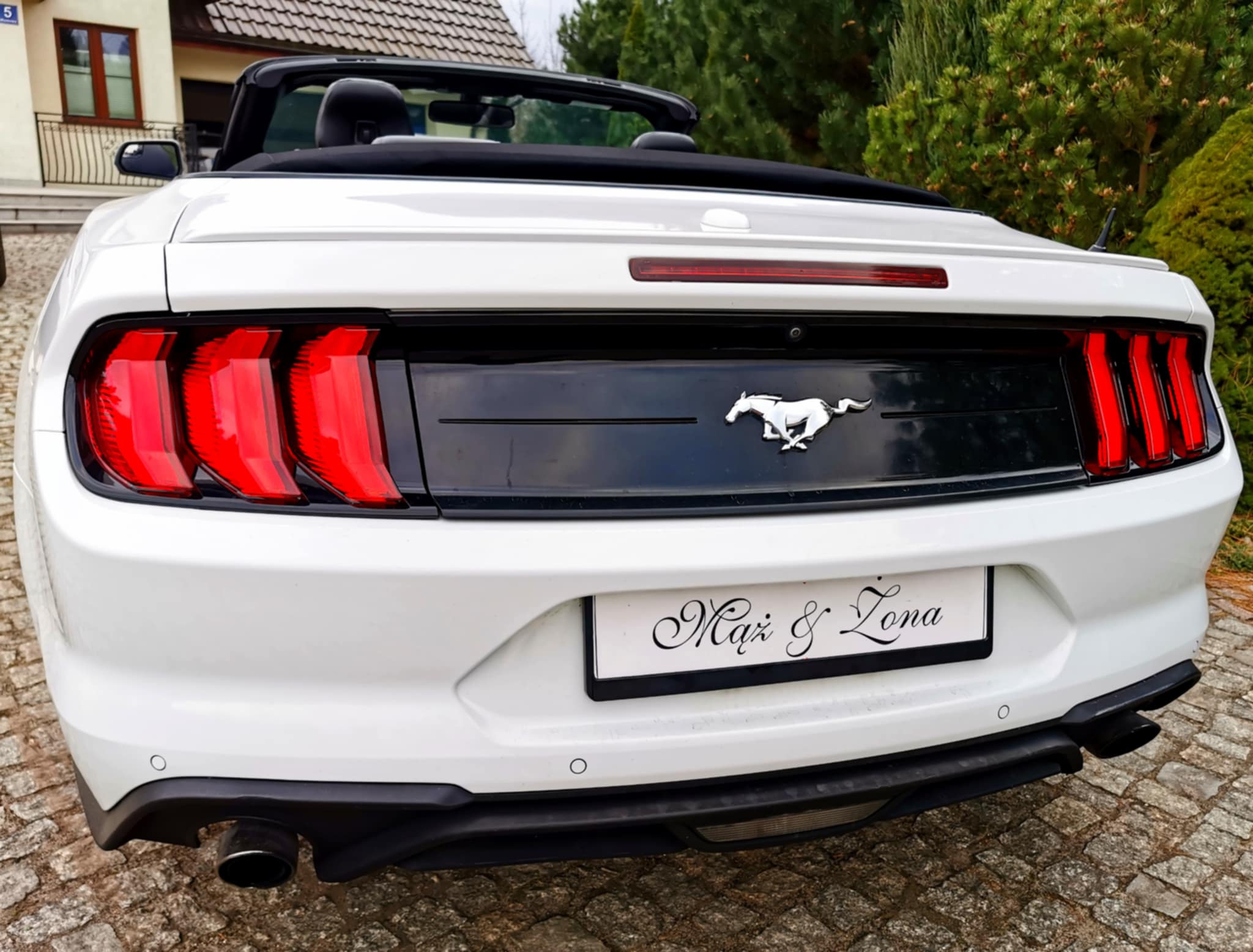 Biały Ford Mustang Cabrio - Sam prowadzisz !