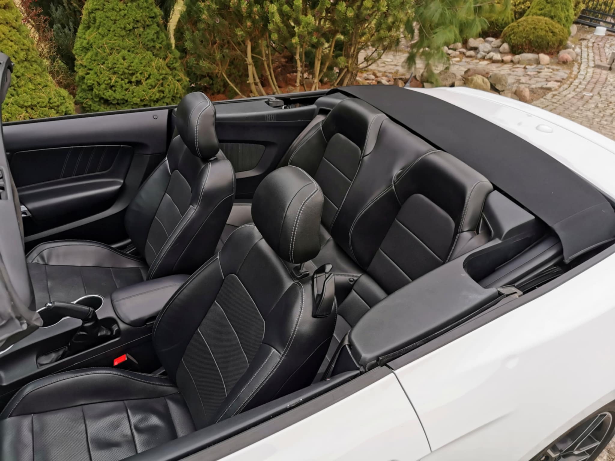 Biały Ford Mustang Cabrio - Sam prowadzisz !