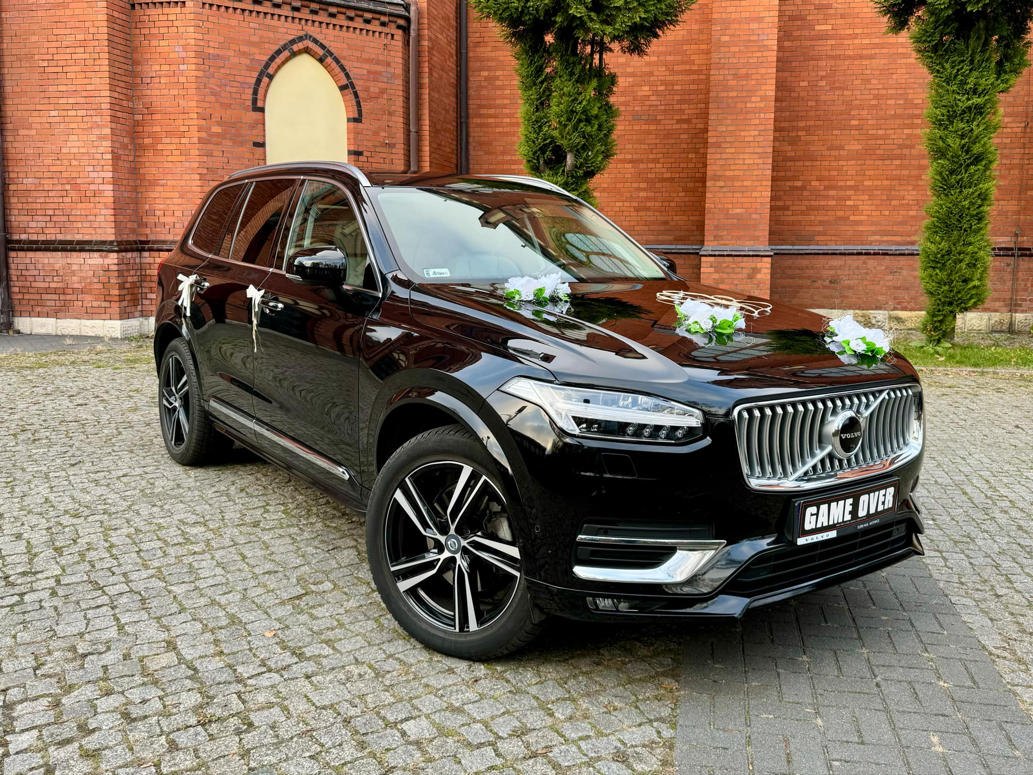 Czarne Volvo Xc90 R-design jasne wnętrze