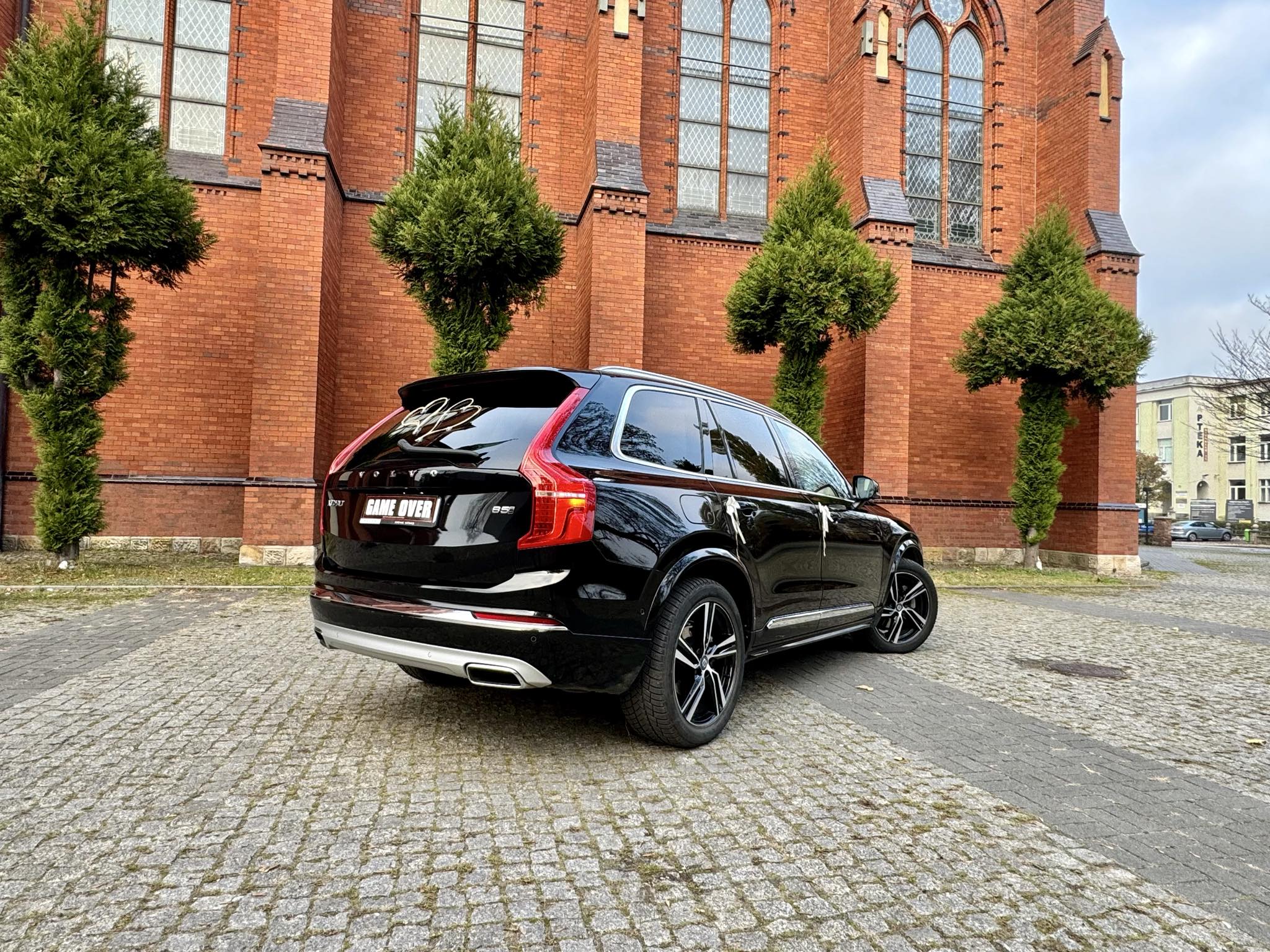 Czarne Volvo Xc90 R-design jasne wnętrze