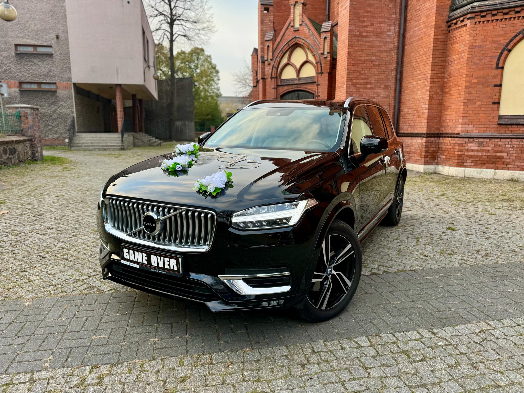 Czarne Volvo Xc90 R-design jasne wnętrze