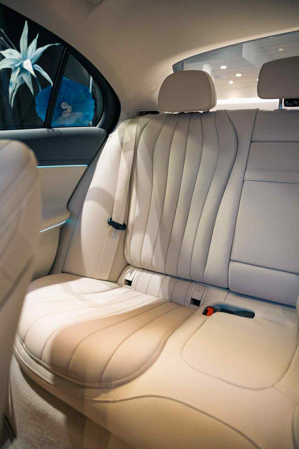Najnowszy czarny Mercedes E class w214, jasne wnętrze !