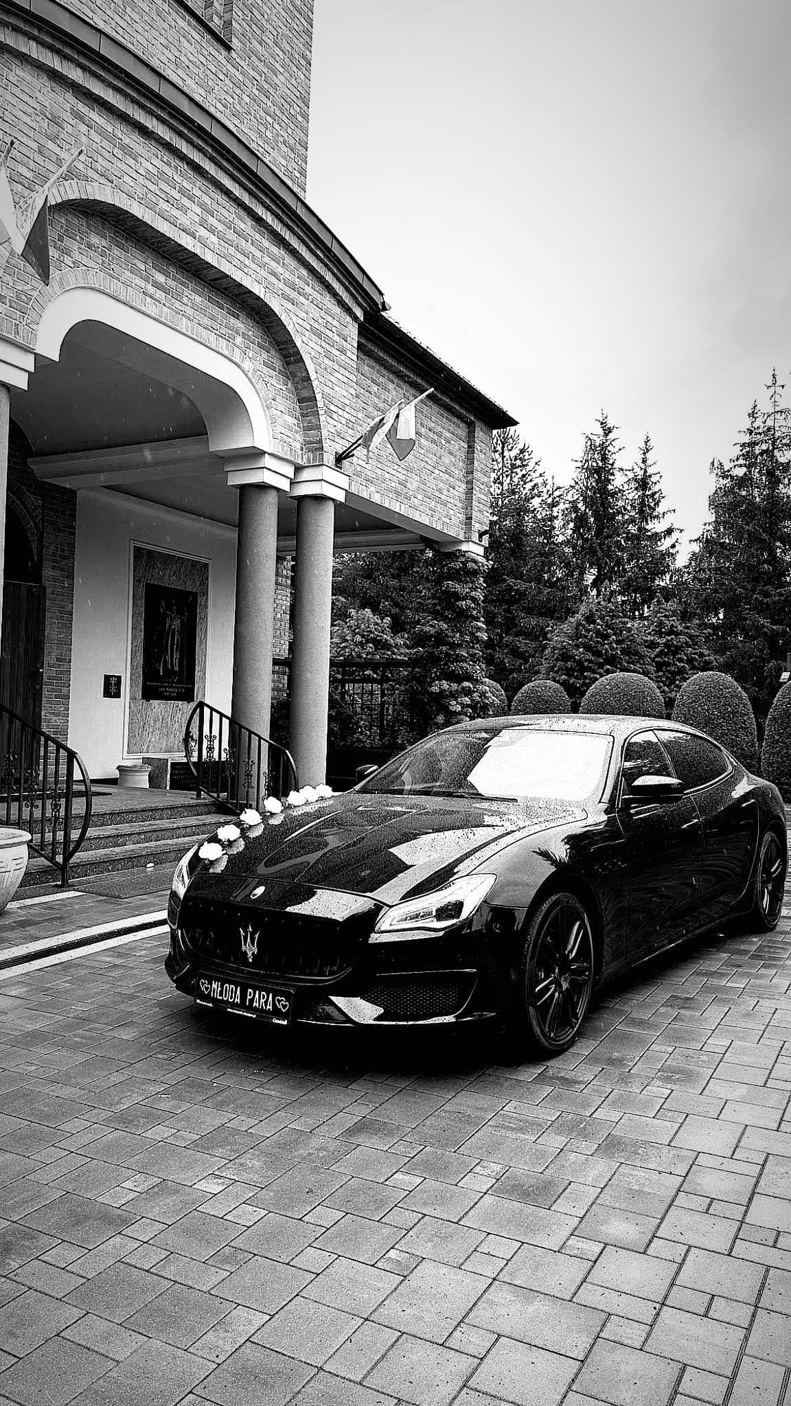 Czarne Maserati Quattroporte SQ4 Gran Sport