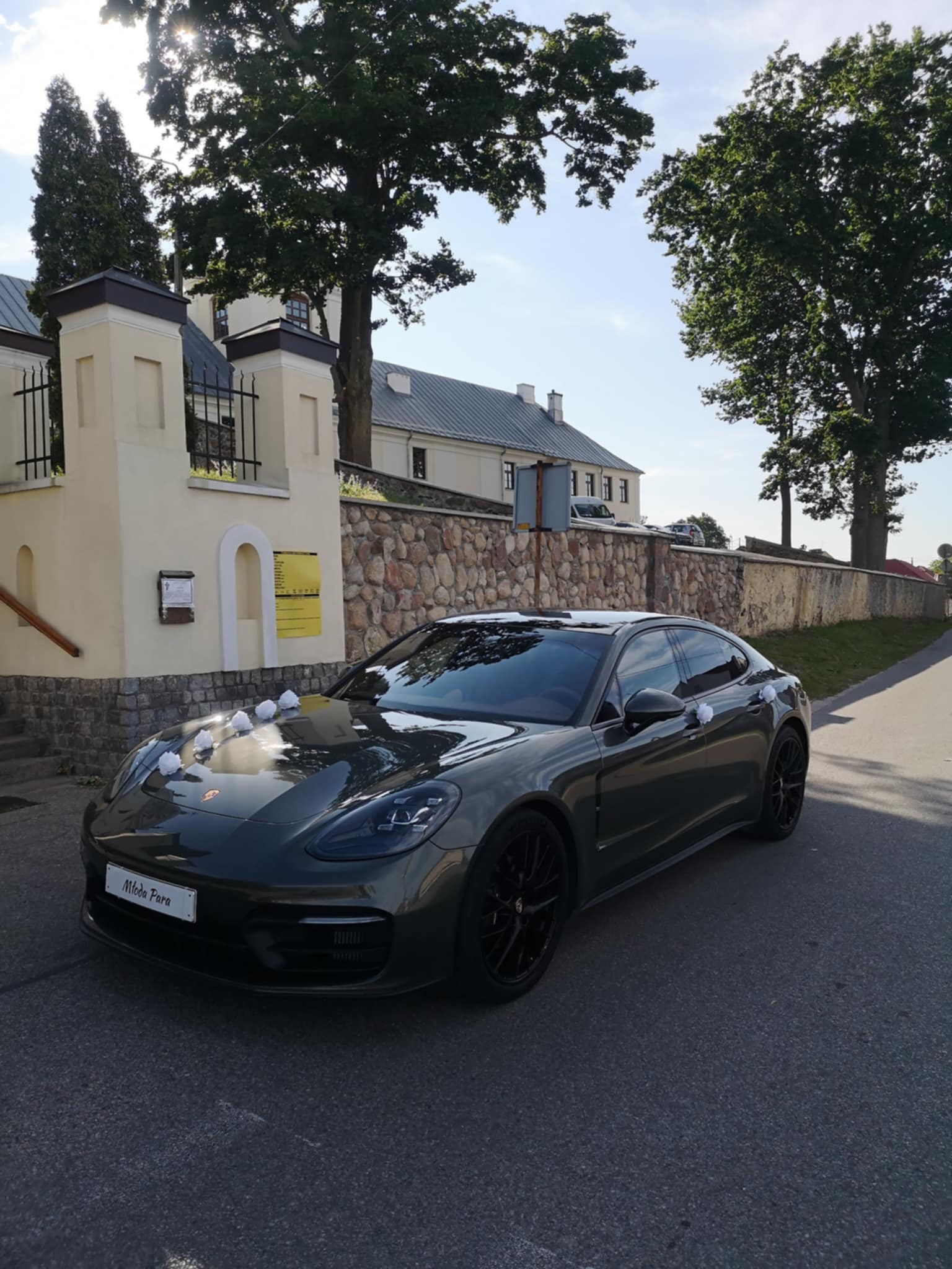Oliwkowe, zjawiskowe Porsche Panamera - 5 osobowe