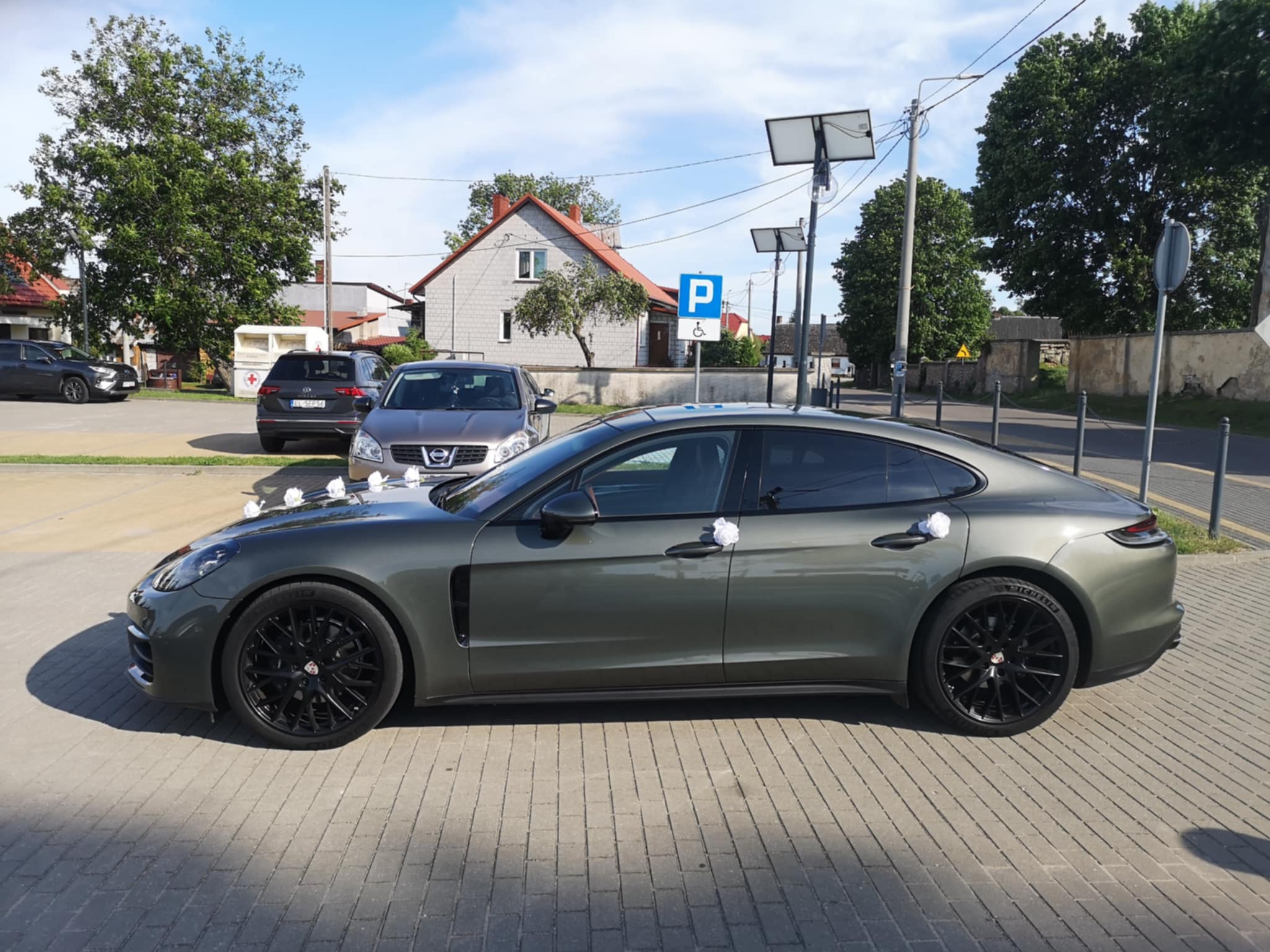Oliwkowe, zjawiskowe Porsche Panamera - 5 osobowe