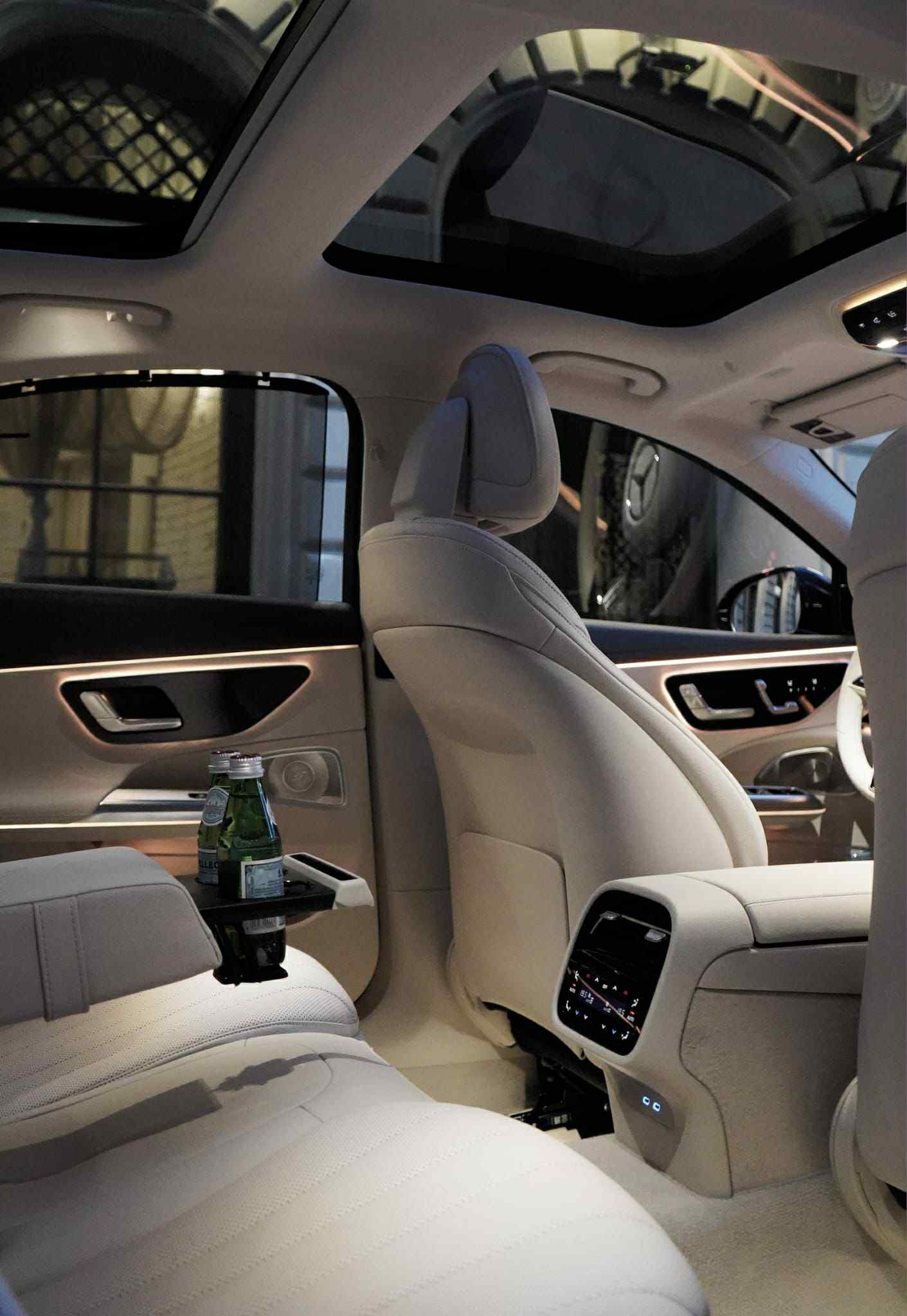 Najnowszy czarny Mercedes E class w214, jasne wnętrze !