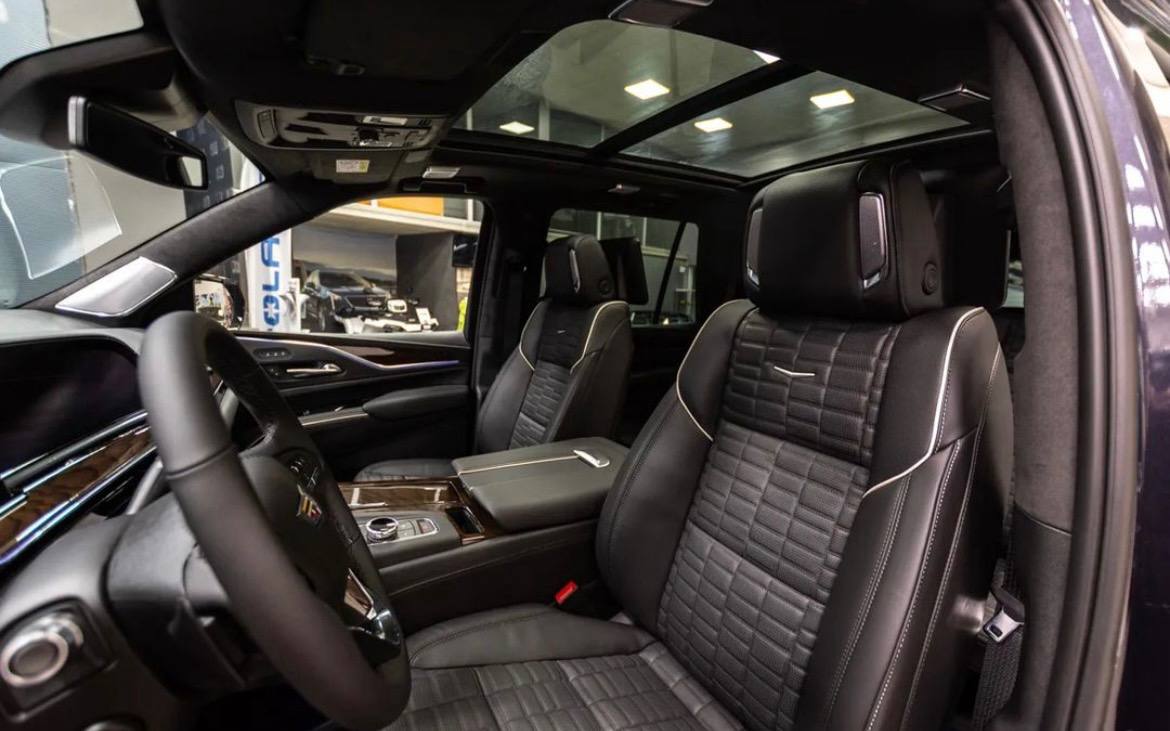 Najnowszy, czarny Cadillac Escalade 6.2 v8 7-osobowy - LUXUS w ogromnym stylu !