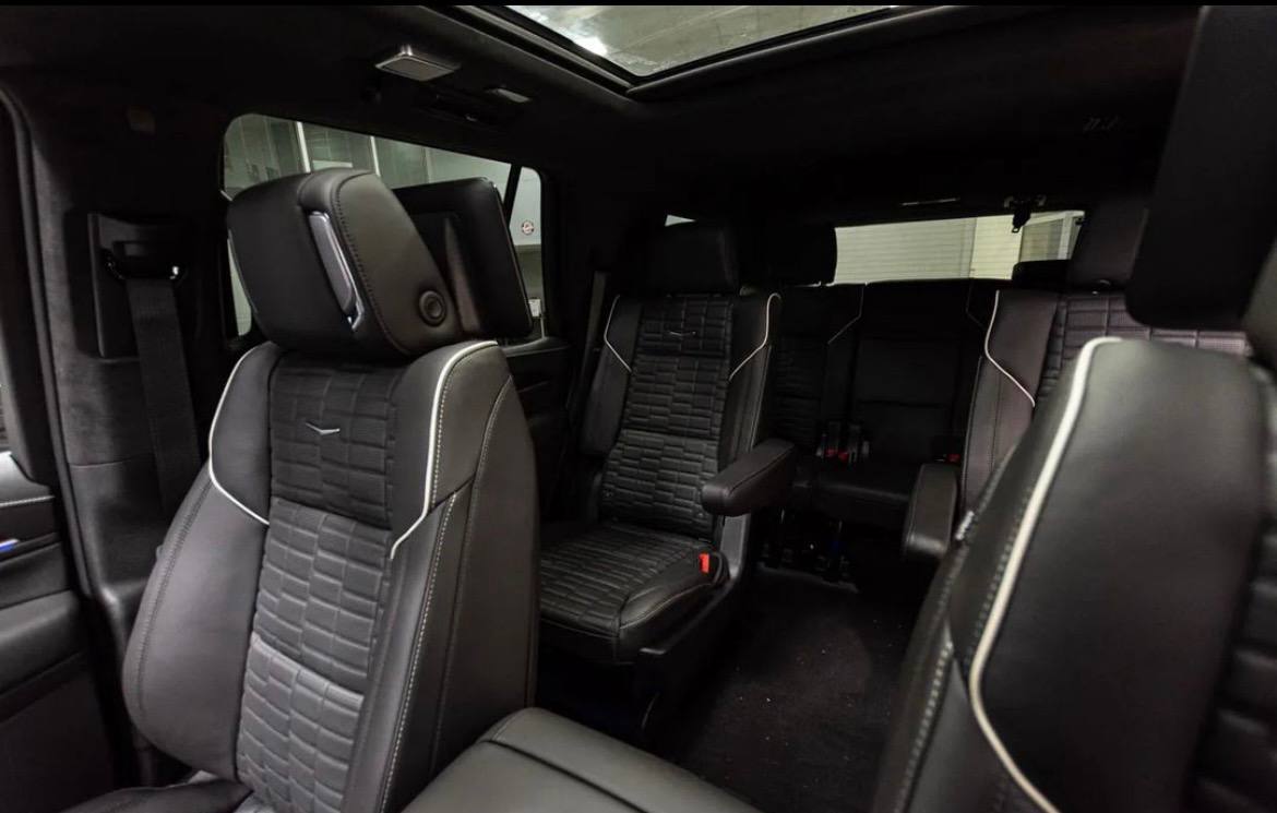 Najnowszy, czarny Cadillac Escalade 6.2 v8 7-osobowy - LUXUS w ogromnym stylu !