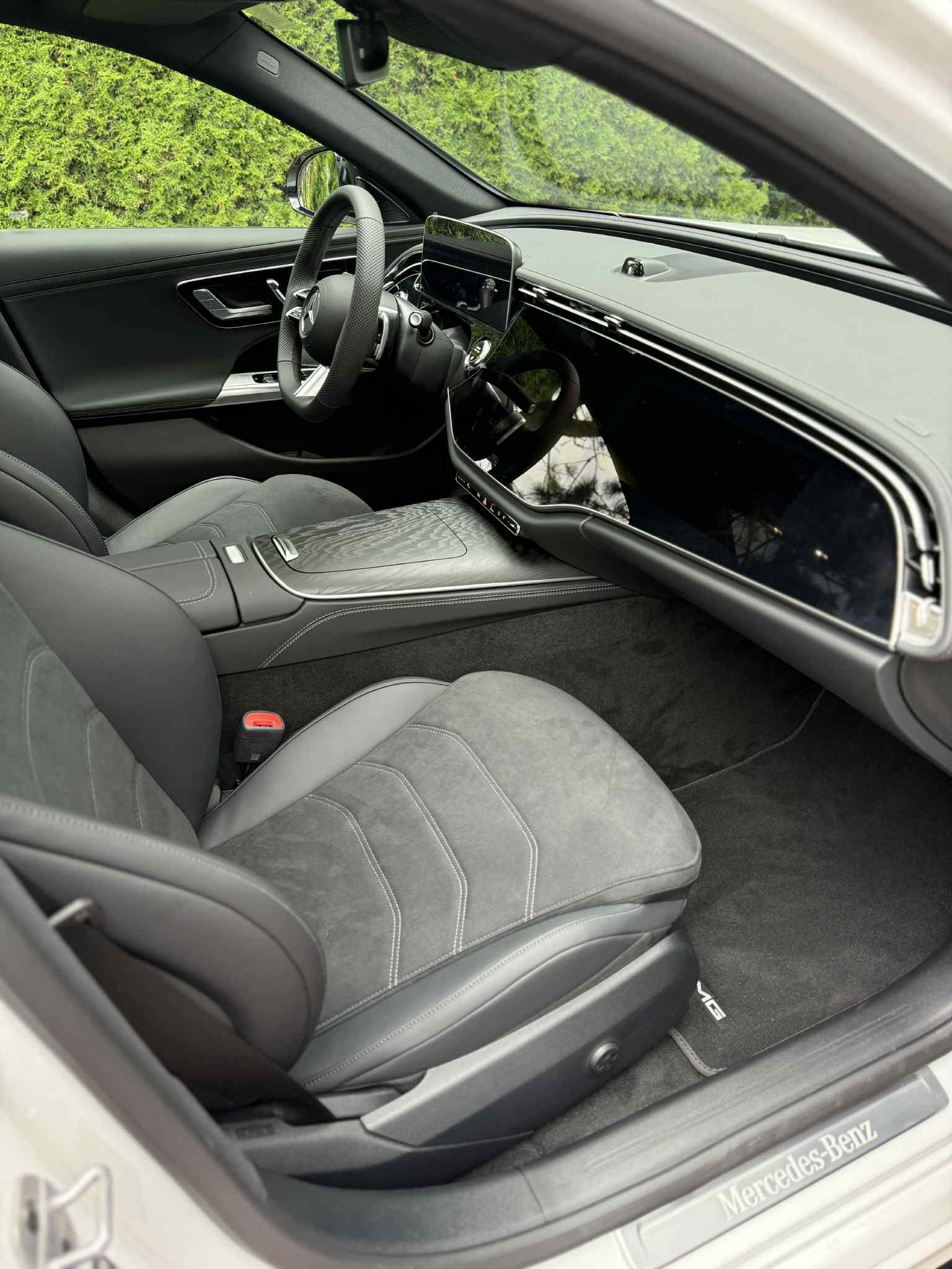 Najnowszy Mercedes klasy E w214 w pakiecie Amg