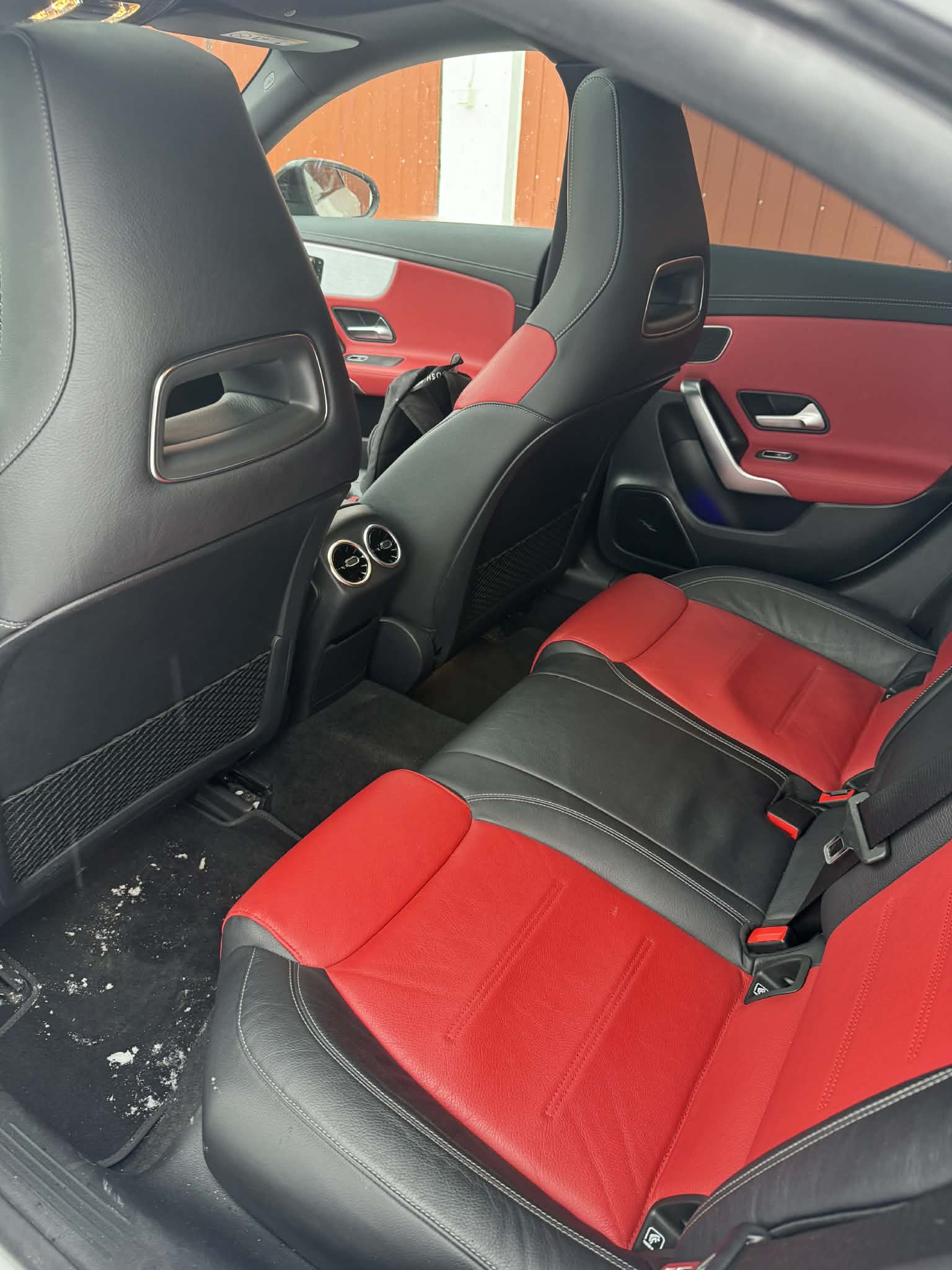 Biały Mercedes CLA35 AMG