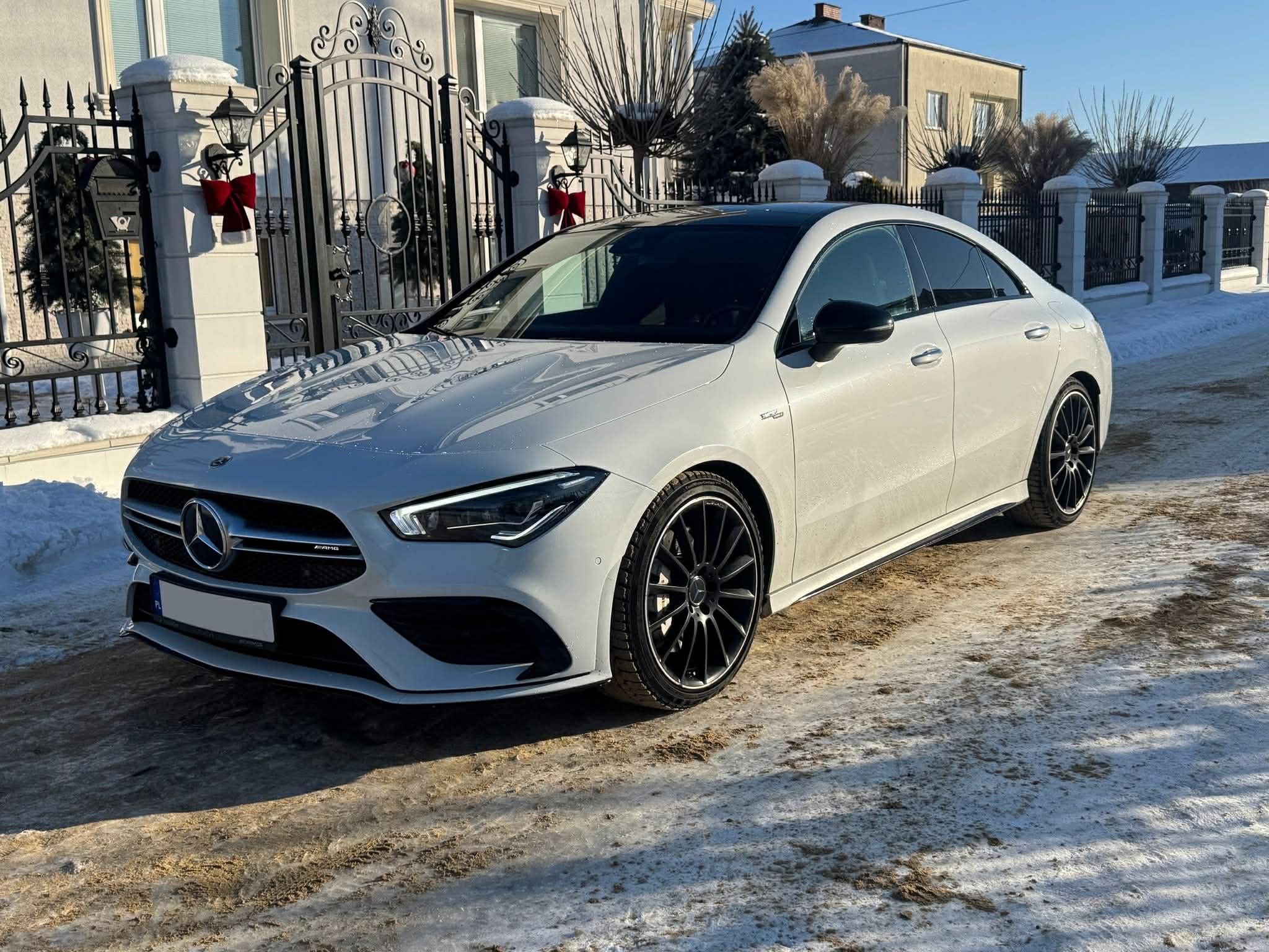 Biały Mercedes CLA35 AMG