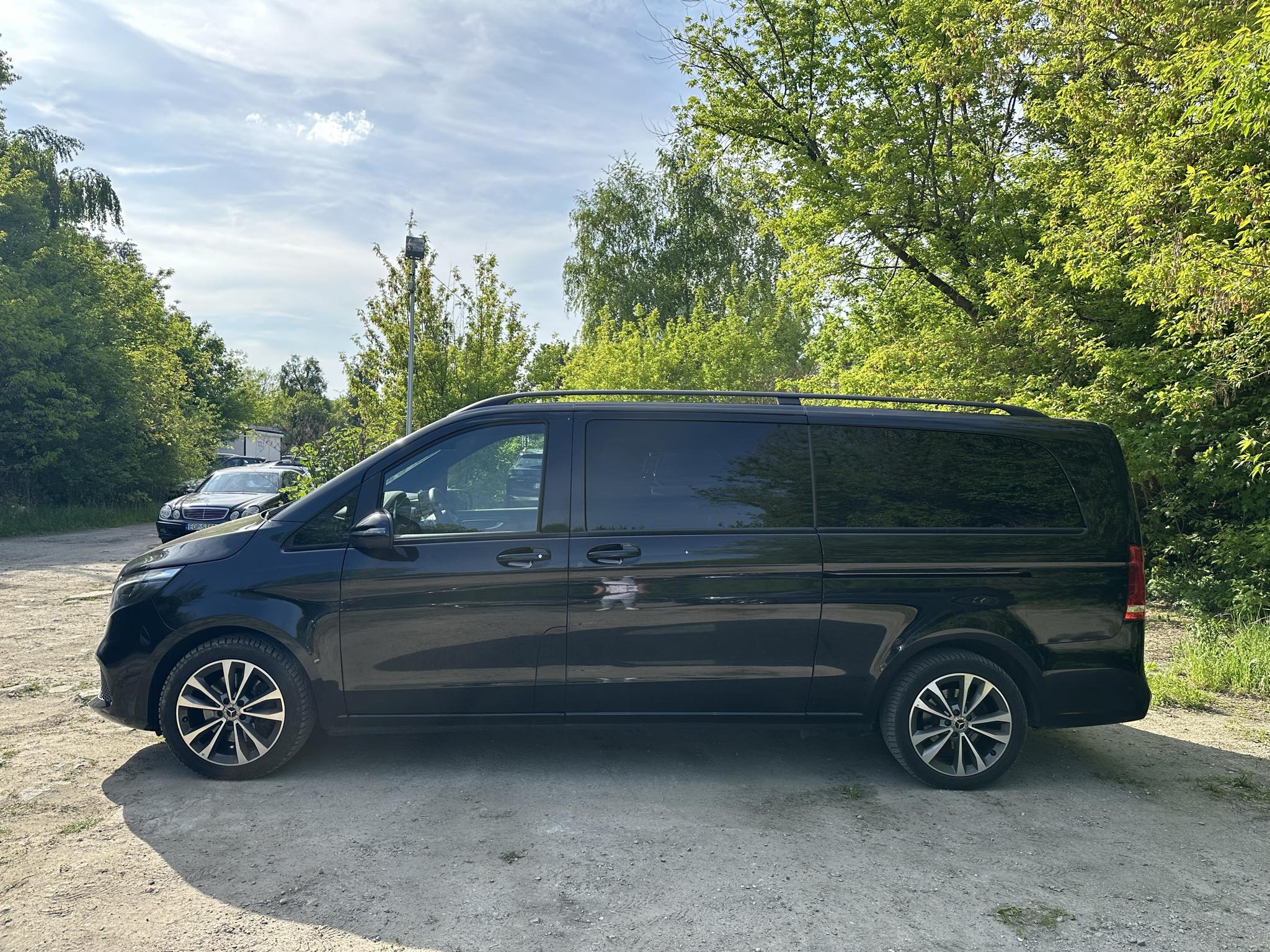 Najnowszy Mercedes klasy V - 8 osobowy ! Idealne auto do transportu ważnych gości !