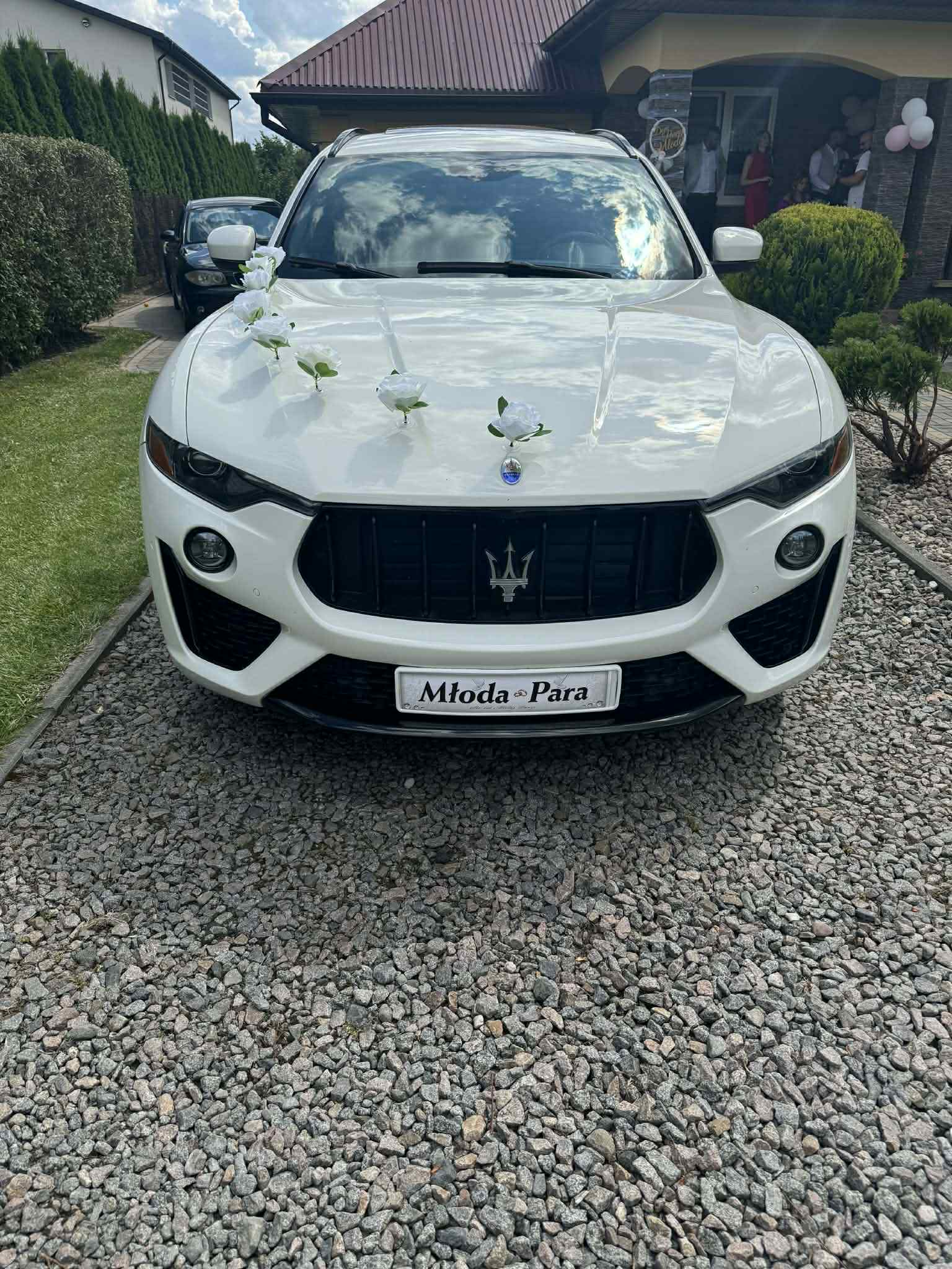 Białe Maserati Levante S