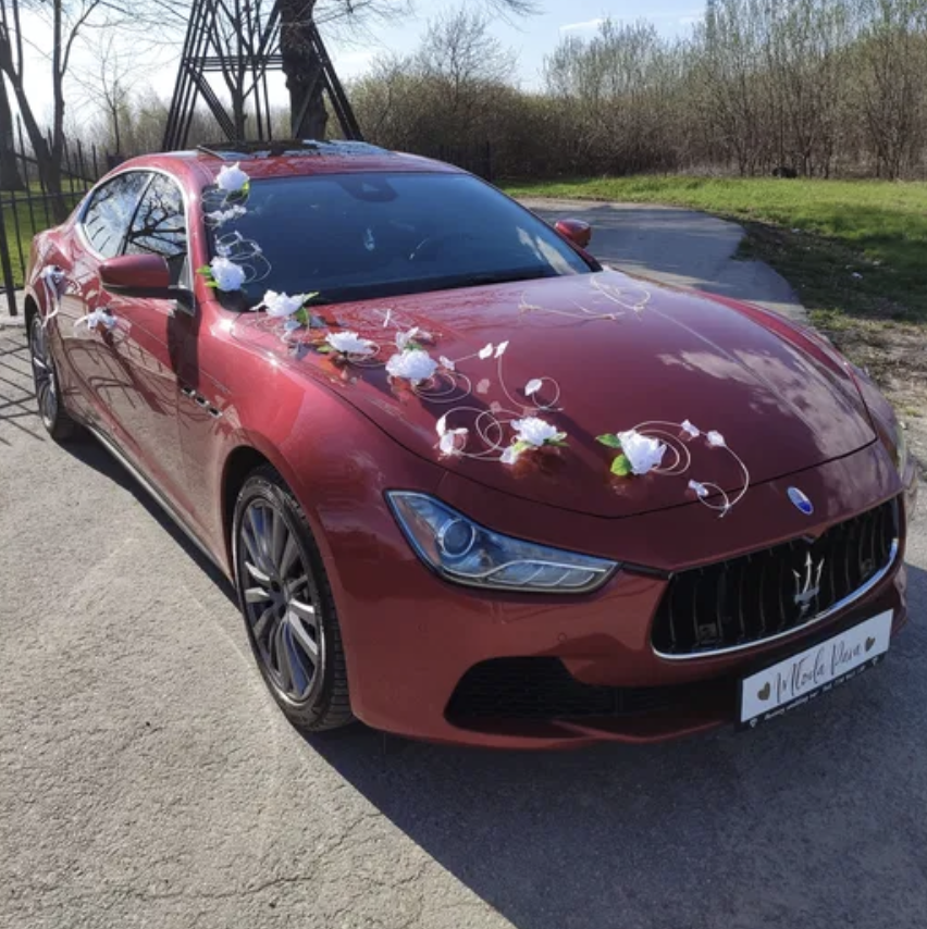Czerwone Maserati Ghibli