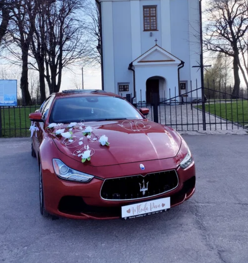 Czerwone Maserati Ghibli