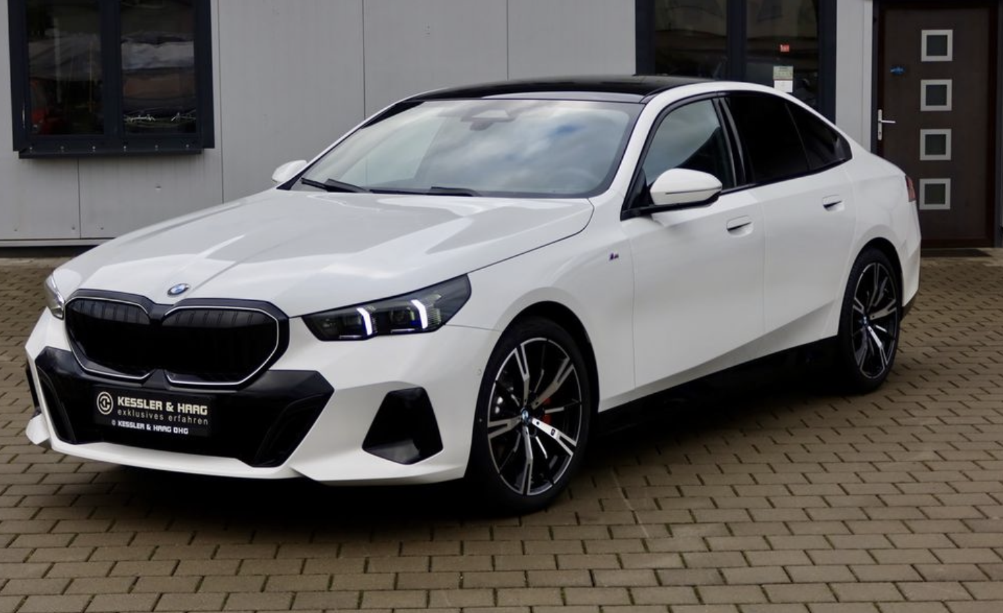 Najnowsze białe Bmw serii 5 G60 M-Pakiet !