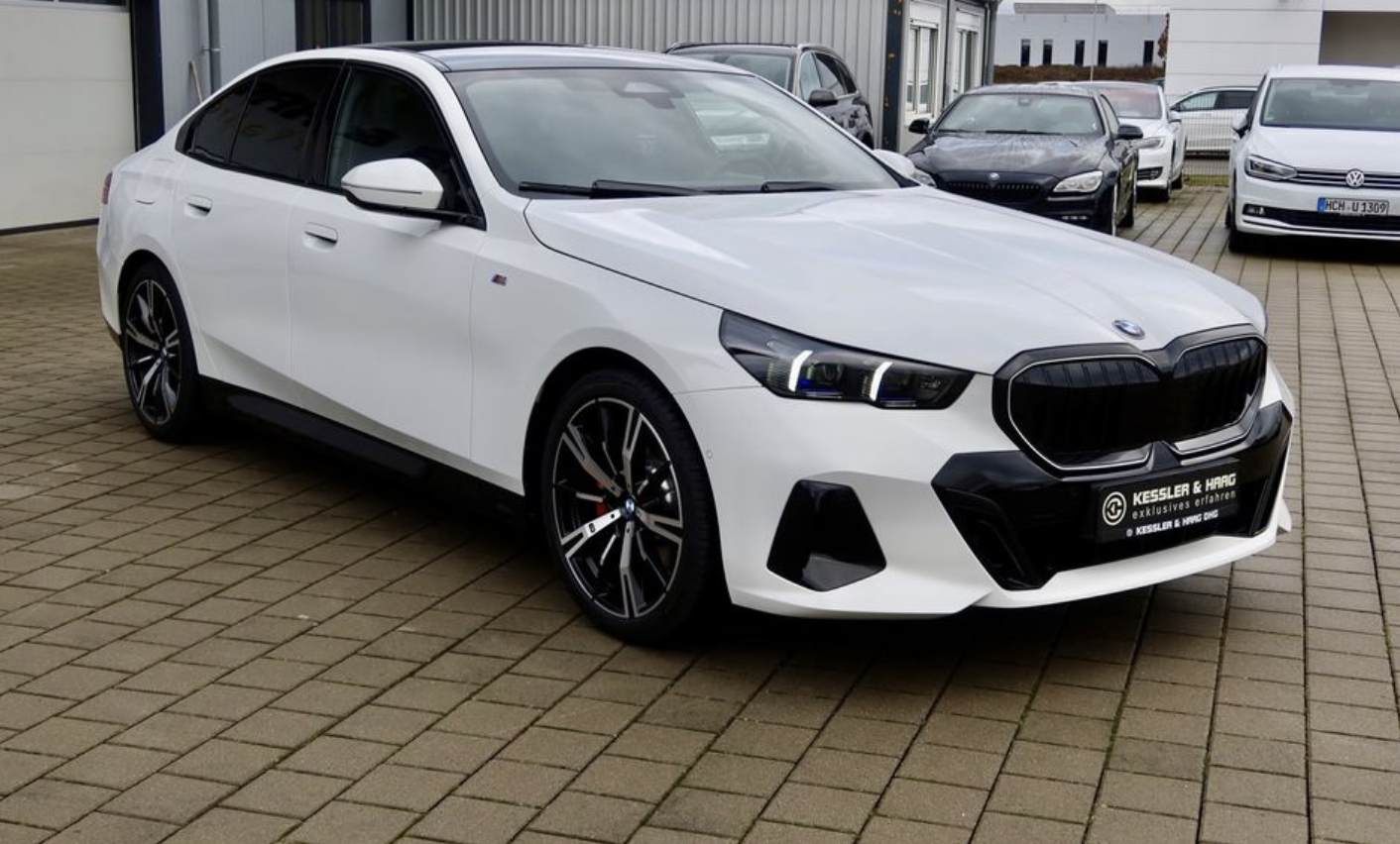 Najnowsze białe Bmw serii 5 G60 M-Pakiet !