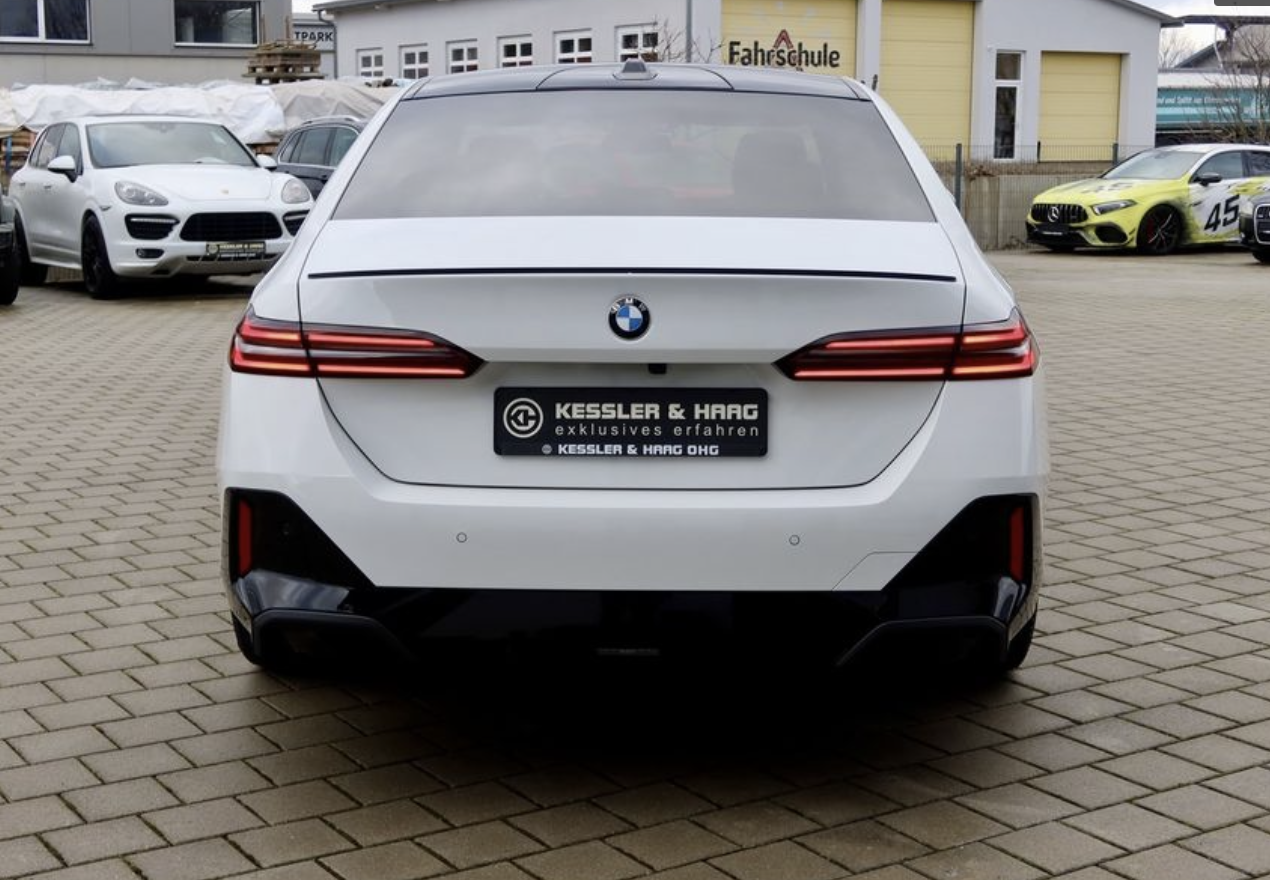 Najnowsze białe Bmw serii 5 G60 M-Pakiet !