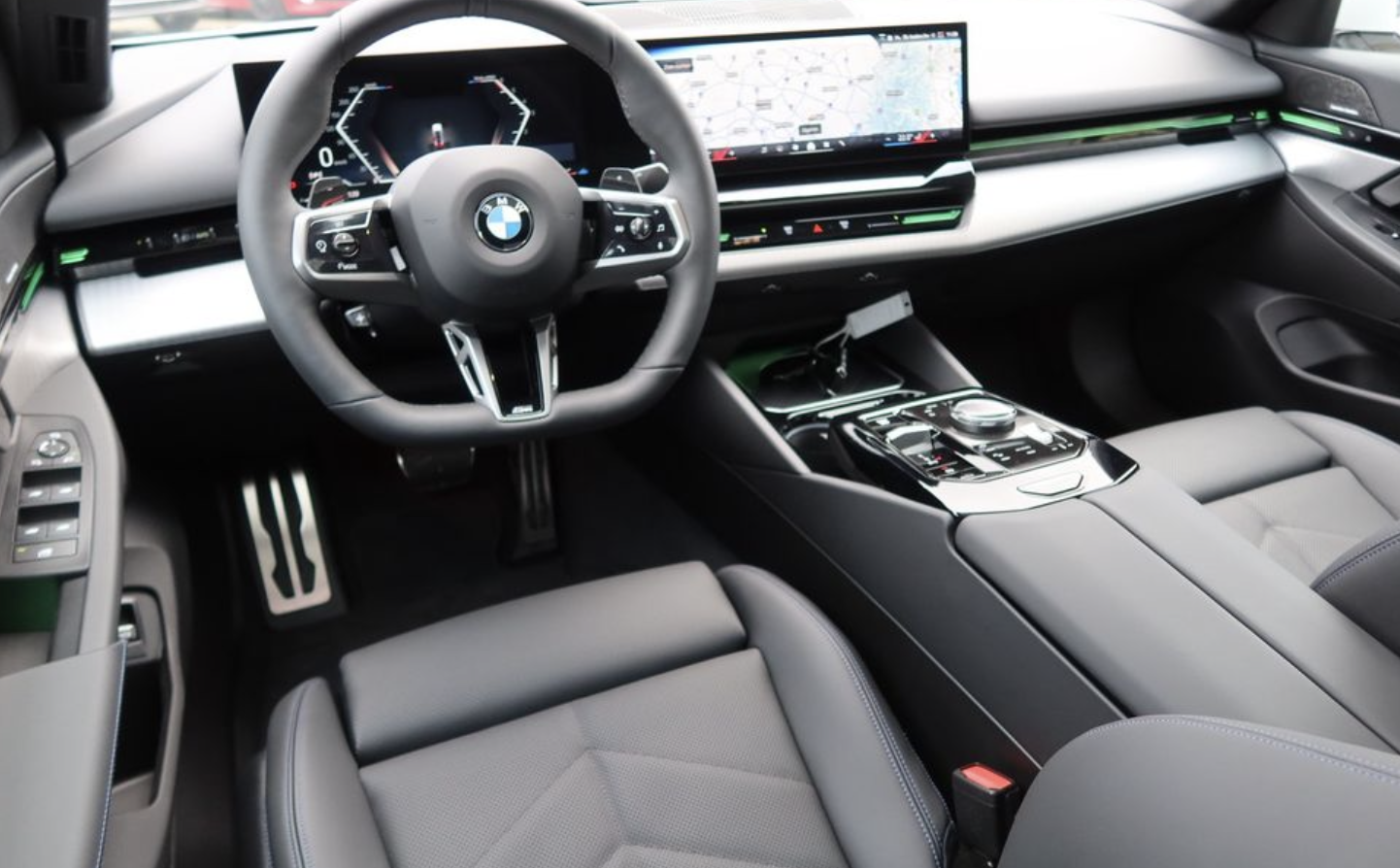 Najnowsze białe Bmw serii 5 G60 M-Pakiet !