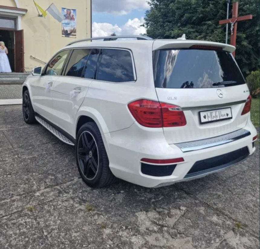 Biały Mercedes GLS 7-osobowy