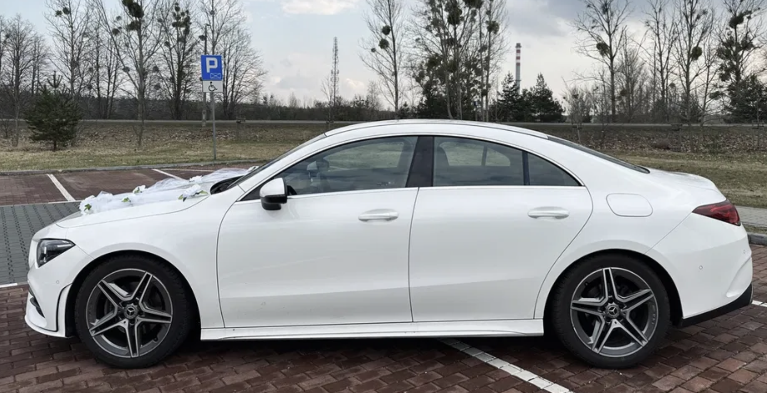 Najnowszy biały Mercedes CLA w pakiecie AMG